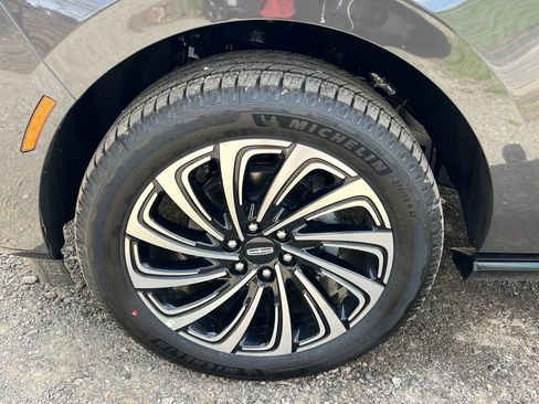 New 2025 Lincoln Navigator L Black Label AWD/4WD image 5