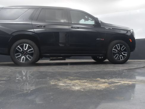 Used 2024 GMC Yukon AT4 w/ Technology Package AWD/4WD image 39