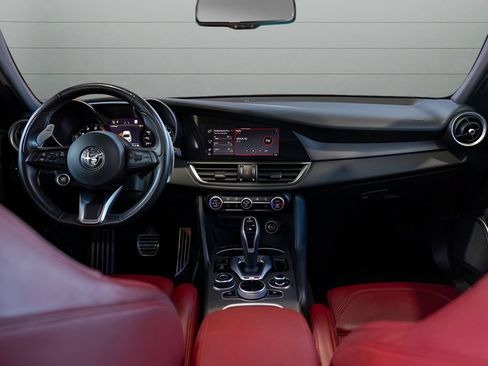 Used 2022 Alfa Romeo Giulia Veloce RWD image 25