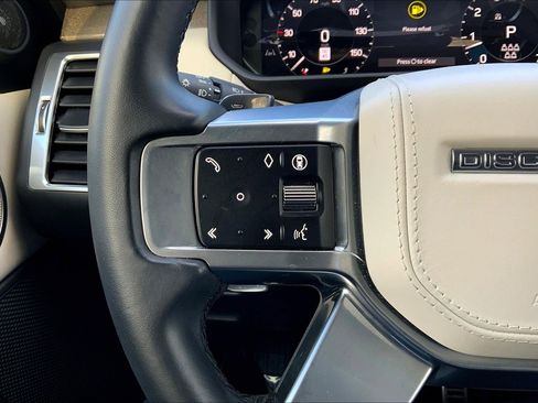 Used 2024 Land Rover Discovery Metropolitan Edition image 23