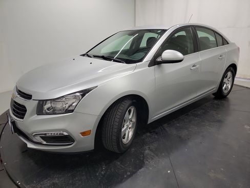 Used 2015 Chevrolet Cruze LT image 3