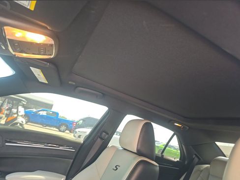 Used 2017 Chrysler 300 S w/ Safetytec Plus Group RWD image 17