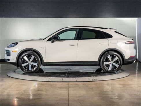 Certified 2026 Porsche Cayenne E-Hybrid Coupe AWD/4WD image 2