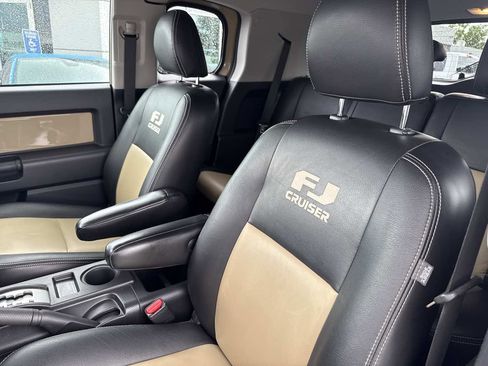 Used 2014 Toyota FJ Cruiser 4WD w/ Upgrade Package image 12