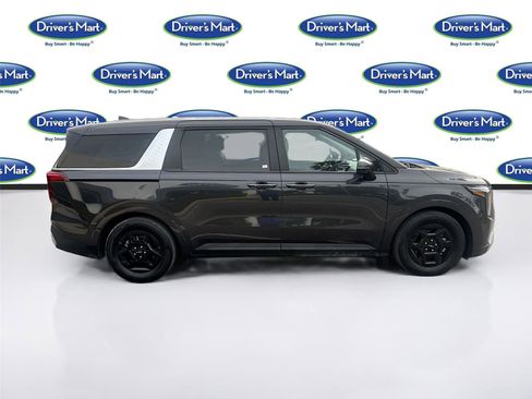 Used 2025 Kia Carnival FWD image 8