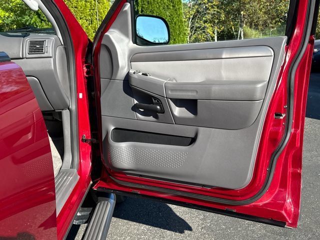 Used 2004 Ford Explorer XLT AWD/4WD image 21
