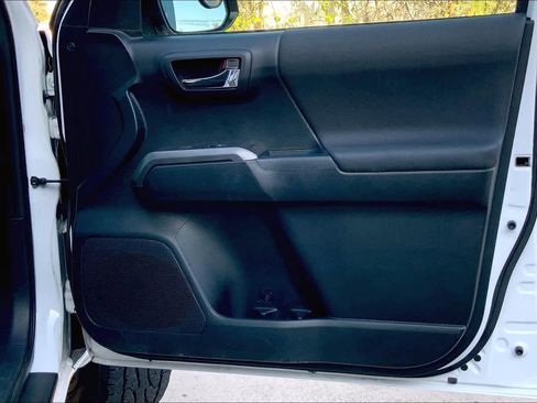 Used 2016 Toyota Tacoma TRD Sport w/ Towing Package image 22