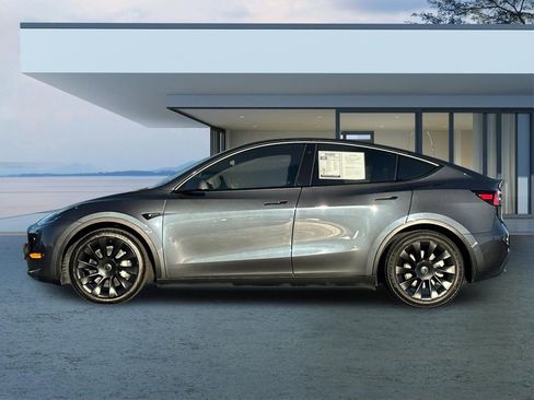 Used 2021 Tesla Model Y Long Range image 7