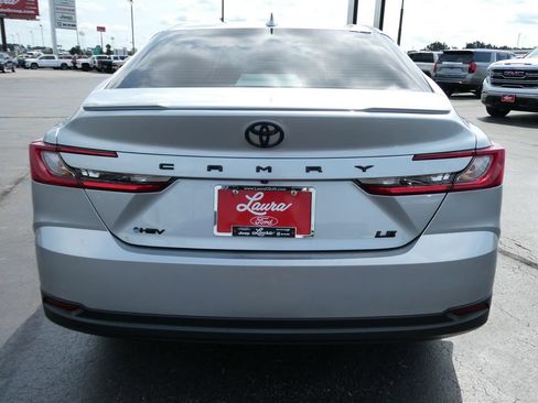 Used 2025 Toyota Camry LE w/ Convenience Package FWD image 6