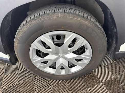 Used 2023 Toyota Corolla Cross L AWD/4WD image 30