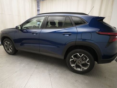 Used 2024 Chevrolet Trax LT w/ Driver Confidence Package FWD image 32