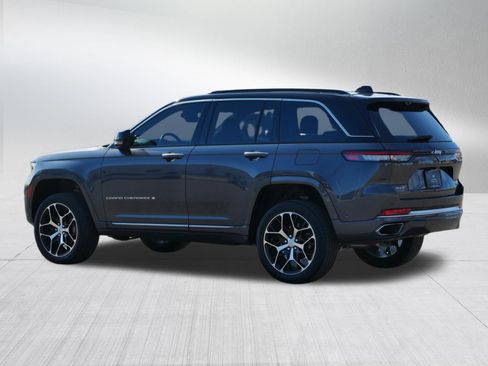 Used 2024 Jeep Grand Cherokee Summit image 4