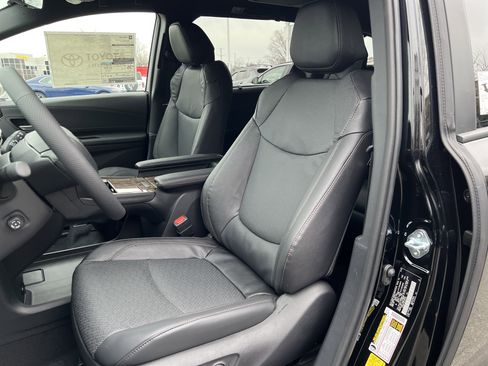 New 2026 Toyota Sienna Platinum image 10