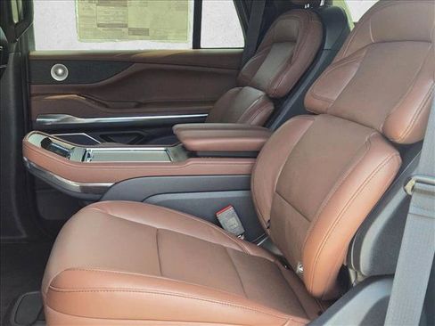 New 2025 Lincoln Navigator Reserve image 16