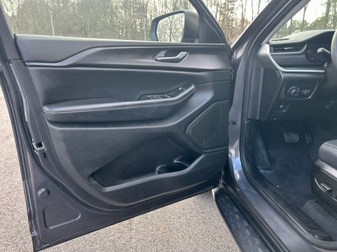 Used 2023 Jeep Grand Cherokee Laredo w/ Luxury Tech Group I image 25