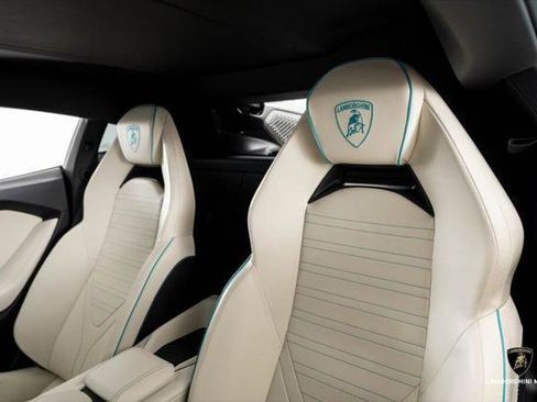 Used 2025 Lamborghini Revuelto AWD/4WD image 43