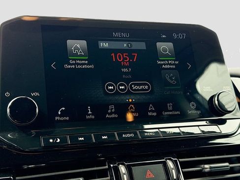 Used 2023 Nissan Pathfinder SL AWD/4WD image 18