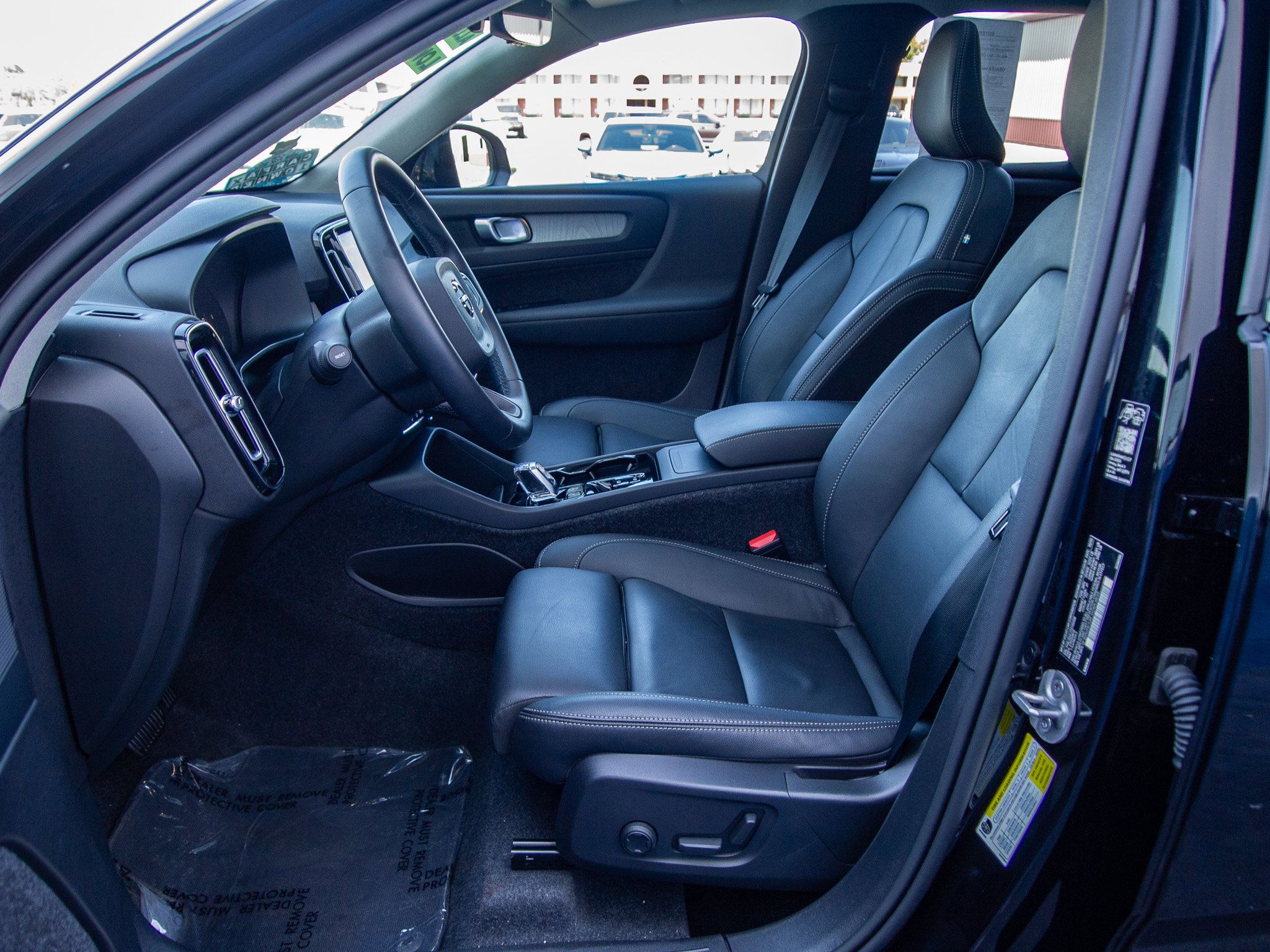 Used 2026 Volvo XC40 B5 Plus AWD/4WD image 13