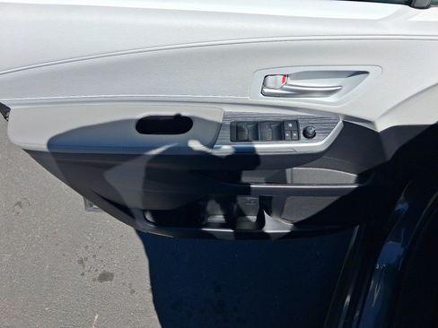 Certified 2025 Toyota Sienna XLE FWD image 10