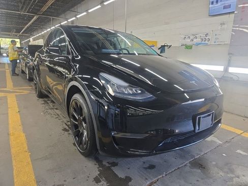 Used 2023 Tesla Model Y Long Range AWD/4WD image 3