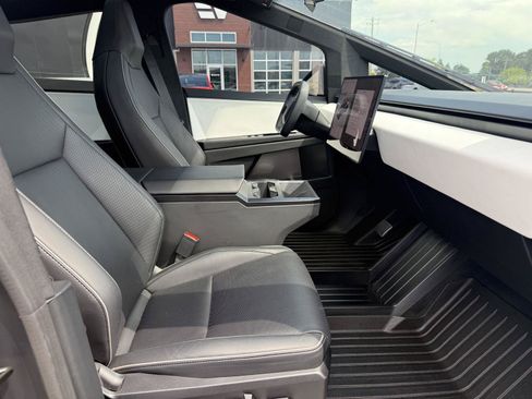 Used 2024 Tesla Cybertruck AWD Crew Cab image 24