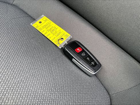 Used 2025 Toyota RAV4 XLE w/ Convenience Package FWD image 15