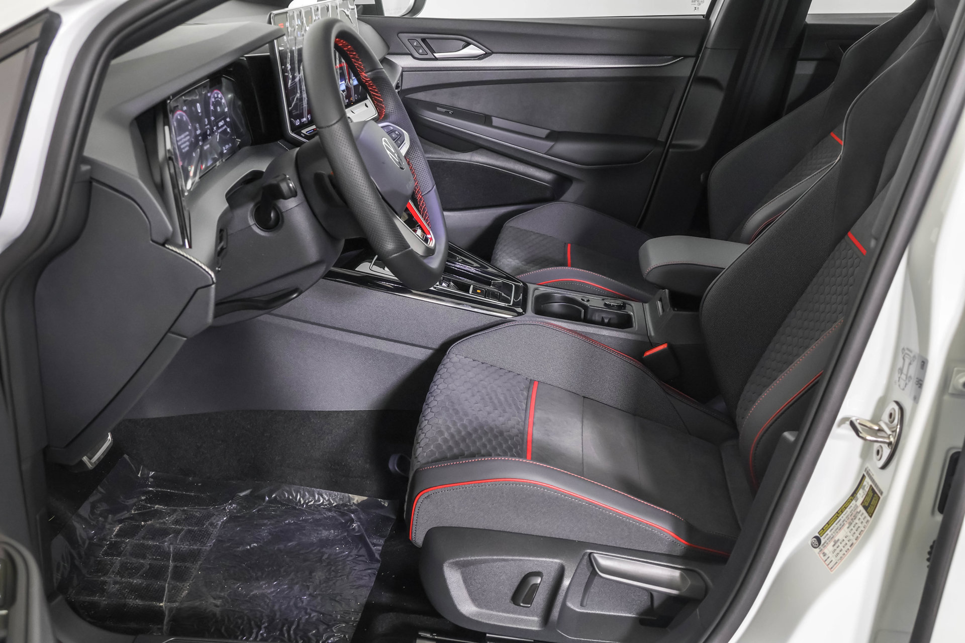 New 2026 Volkswagen GTI SE FWD image 3