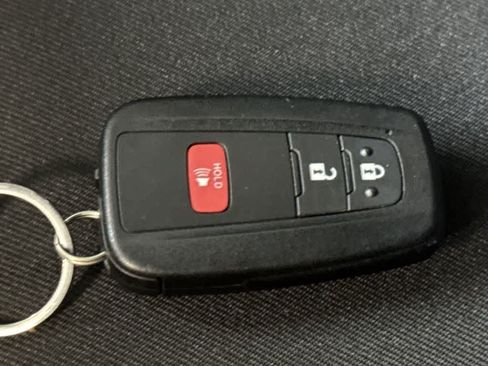 Used 2022 Toyota C-HR XLE FWD image 28