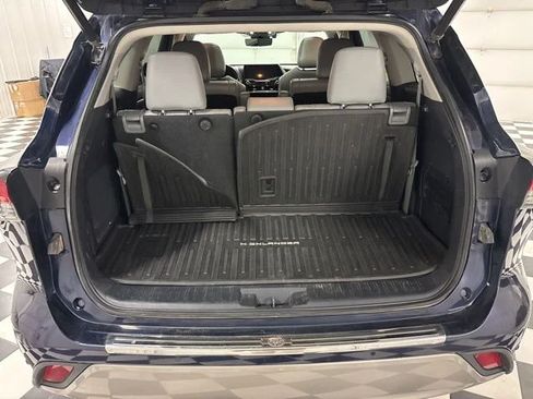 Used 2021 Toyota Highlander Platinum AWD/4WD image 34