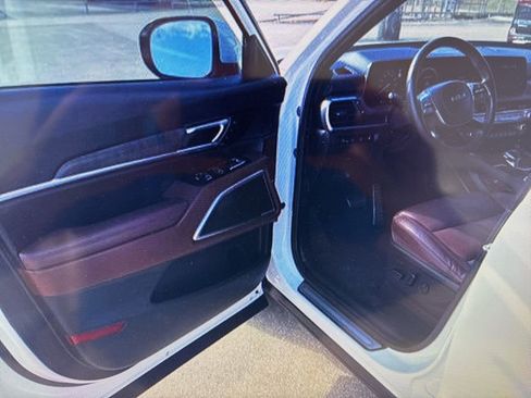 Used 2023 Kia Telluride SX image 6