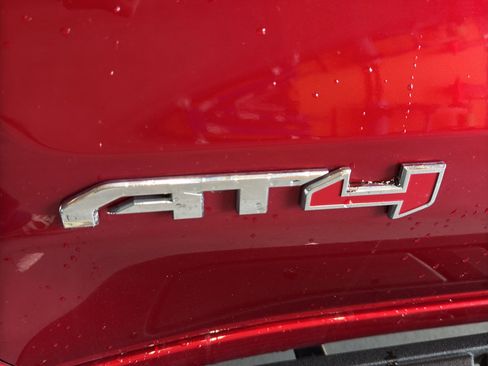 Used 2025 GMC Sierra 1500 AT4 w/ Technology Package AWD/4WD image 12