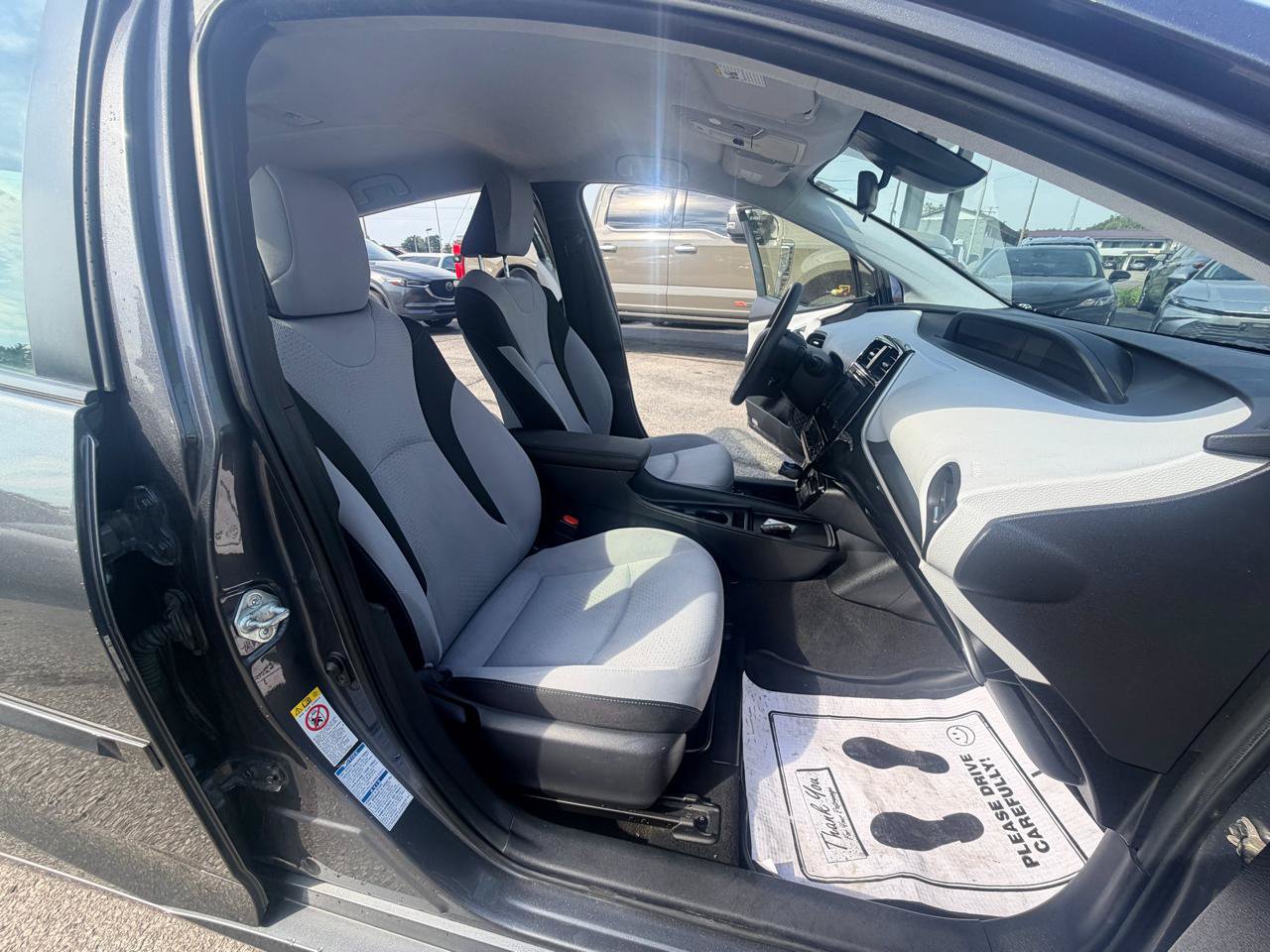 Used 2019 Toyota Prius LE AWD/4WD image 15