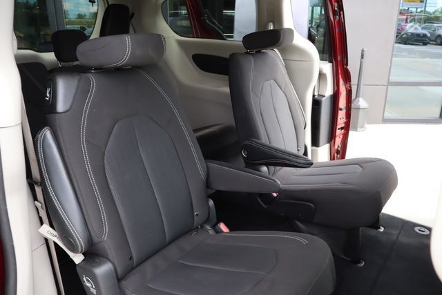 Used 2023 Chrysler Voyager LX FWD image 13