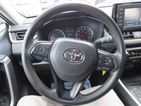 Used 2021 Toyota RAV4 LE AWD/4WD image 20