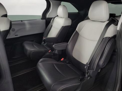 Used 2025 Toyota Sienna XSE w/ XSE Plus Package AWD/4WD image 19