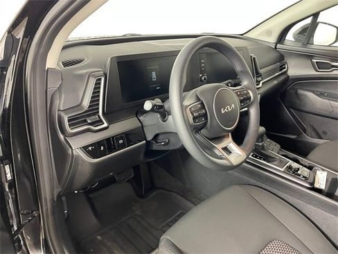Certified 2025 Kia Sportage LX image 3