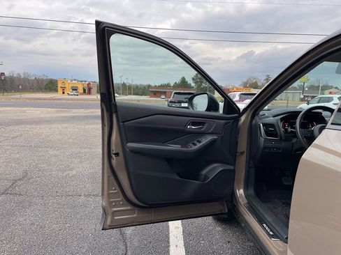 Certified 2024 Nissan Rogue SL image 8