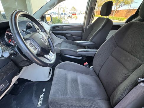 Used 2017 Dodge Grand Caravan SE w/ Power Window Group image 18