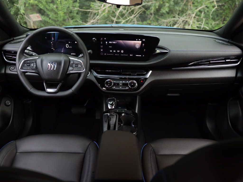 Used 2025 Buick Envista Sport Touring w/ Convenience I Package FWD image 20
