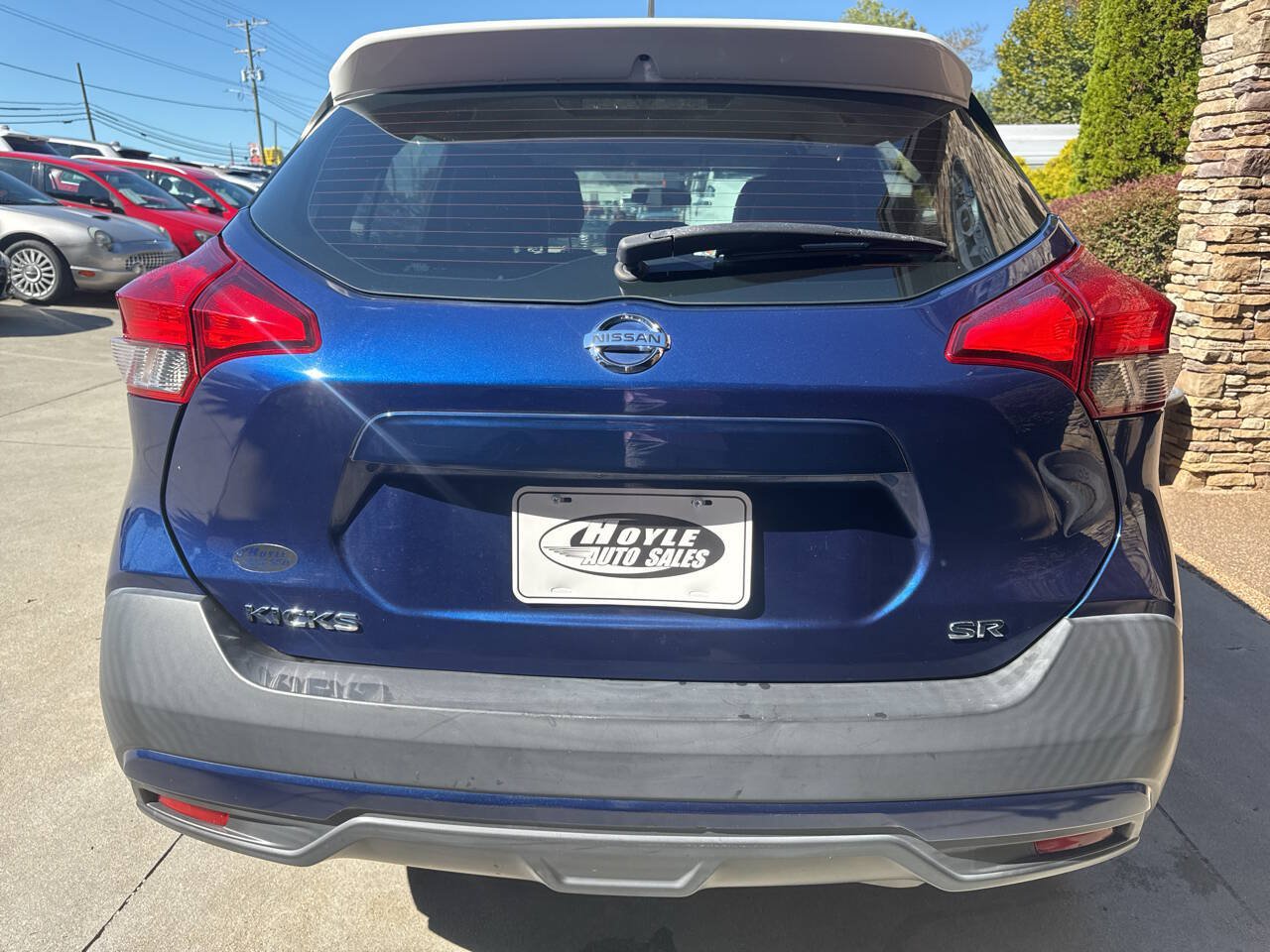 Used 2019 Nissan Kicks SR w/ SR Premium Package FWD image 4