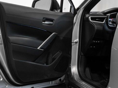 Used 2026 Toyota Corolla Cross XSE image 40