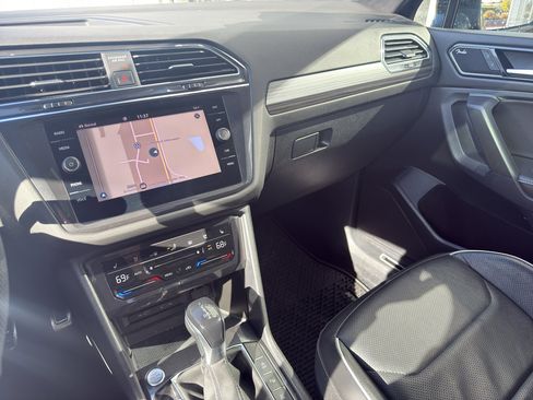 Used 2022 Volkswagen Tiguan SEL R-Line image 13