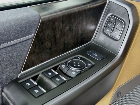 Used 2025 Ford F450 Lariat w/ Lariat Ultimate Package AWD/4WD image 18