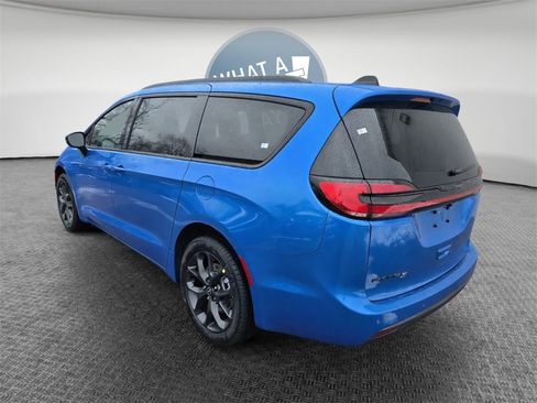New 2026 Chrysler Pacifica Select w/ S Appearance Package image 8