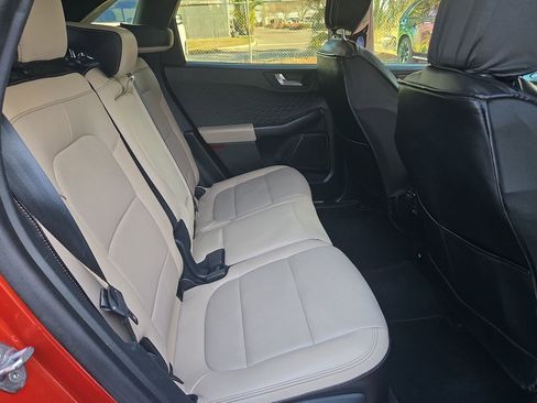 Used 2020 Ford Escape Titanium image 28