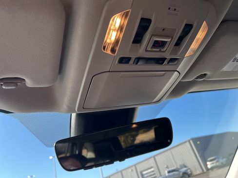 Used 2023 Toyota Highlander XLE image 18