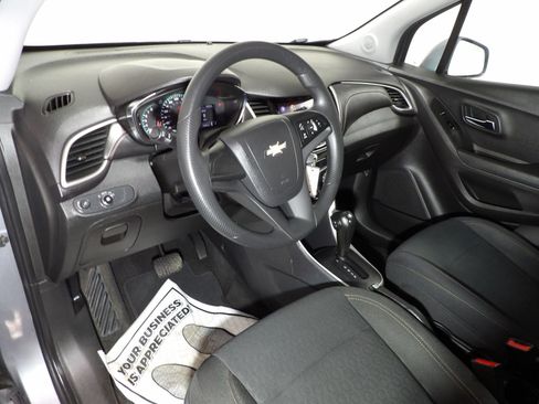 Used 2020 Chevrolet Trax LS w/ LPO, Protection Package FWD image 8