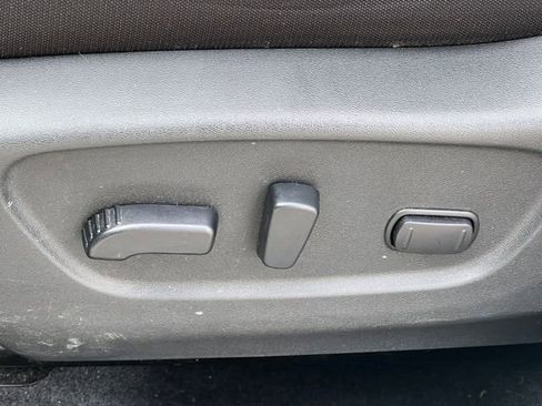 Used 2018 Nissan Rogue SV image 10