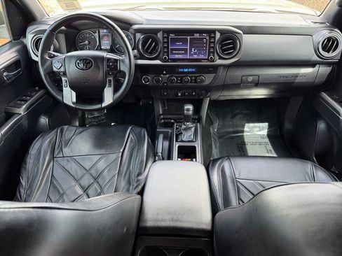 Used 2021 Toyota Tacoma TRD Off-Road image 12