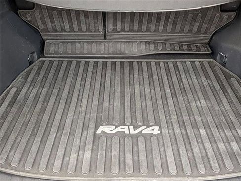 Used 2020 Toyota RAV4 Limited image 6